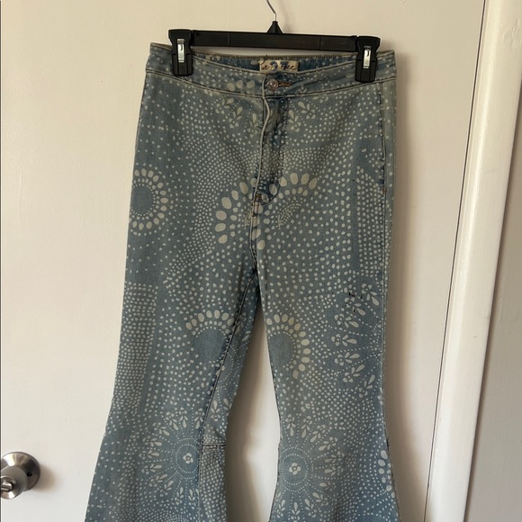 We The Free just float on flare - Picture 3 of 7